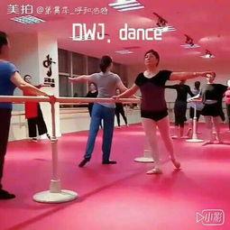 宏达广场成人舞蹈视频,动感旋律下的优雅舞动