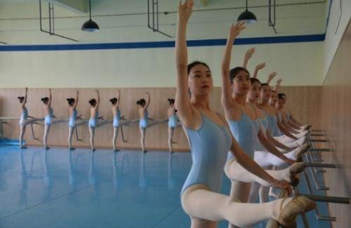 成人舞蹈老师流汗视频,成人舞蹈老师激情教学瞬间