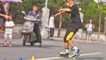 成人竞速轮滑训练视频,跟随专业视频提升速度与技巧